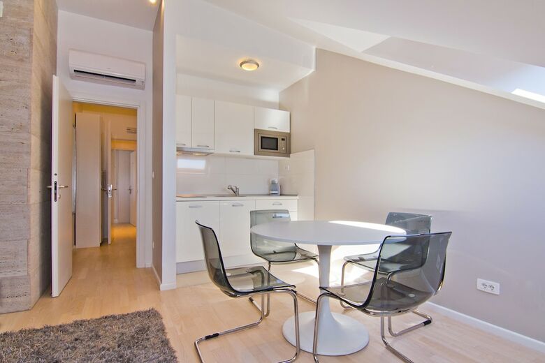 Hostal Laura Lux Suites