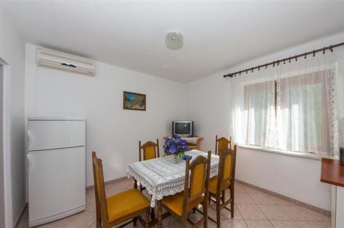 Apartment In Dramalj 5770