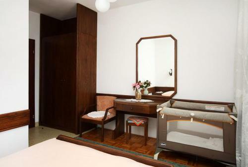 Apartment Drvenik Gornja Vala 4890a