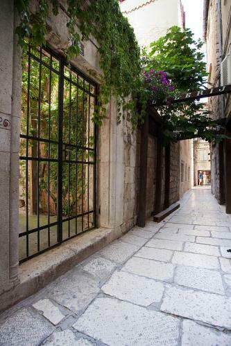 Best Of Split Apartments
