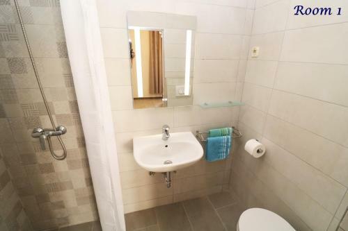 Hostal Old Town Rooms And Apartment