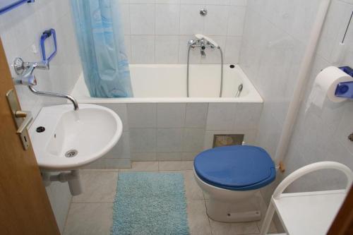 Apartment Postira 700a