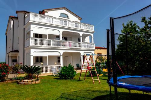 Kaja Apartments
