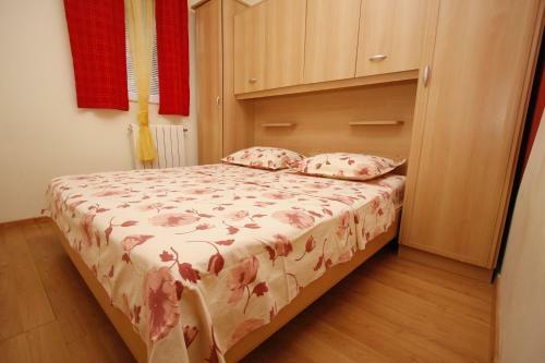 Hostal Apartments Lidus