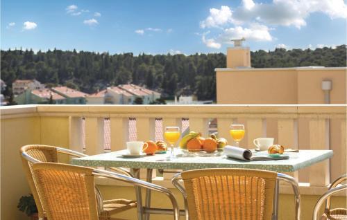 Apartment Makarska *x *