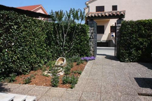 Apartments With A Parking Space Krk - 418