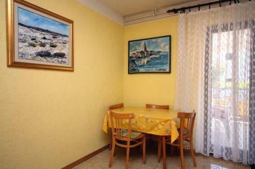 Apartments With A Parking Space Krk - 418