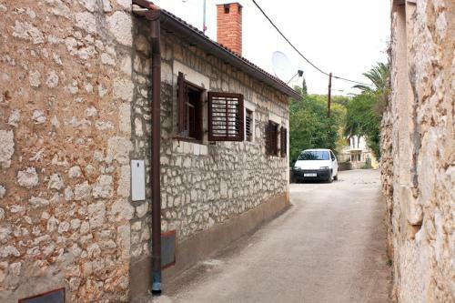 Apartment Milna 5242a