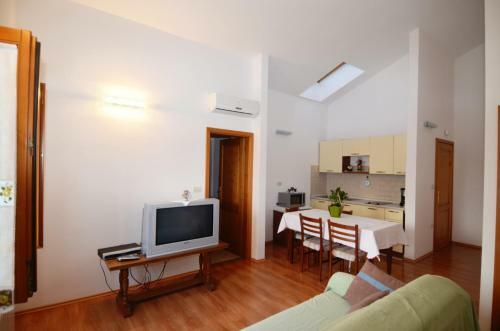 Mon Perin Castrum - Apartment Ana