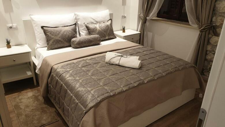 Hostal Placeta Apartments