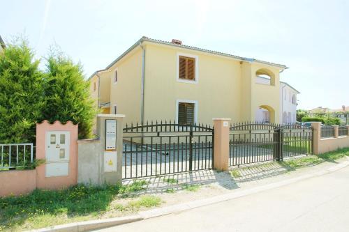 Apartments Cipreses Mar