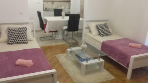Hostal Apartments Nena