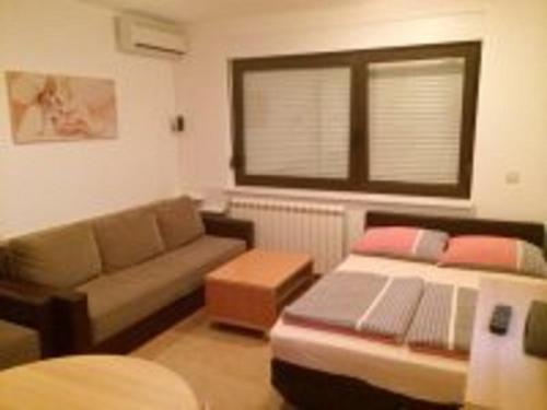 Hostal Apartments Nena