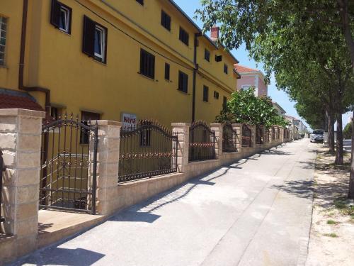 Hostal Apartments Nena