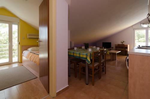 Hostal Guesthouse Villa Irena