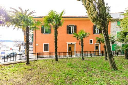 Apartment Kastel Luksic 12872a
