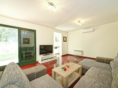 A Bright Modern Apartment In Umag