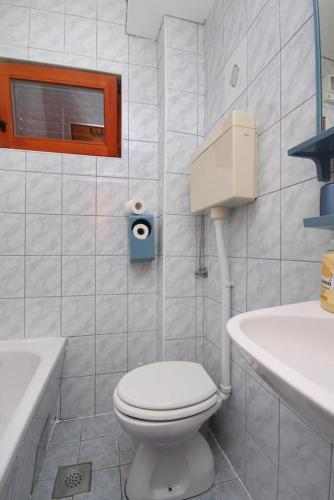 Apartments By The Sea Rogoznica - 9127