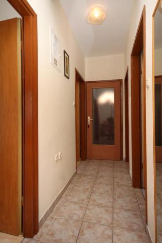 Apartments By The Sea Rogoznica - 9127