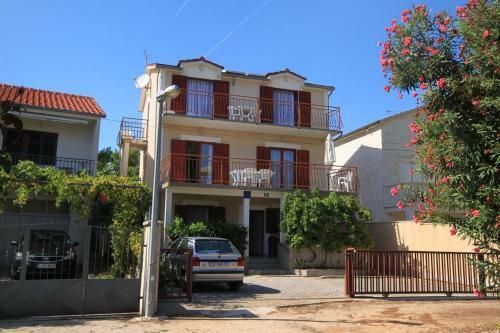 Apartments By The Sea Rogoznica - 9127
