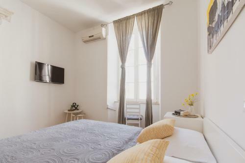 Hostal Rooms Eden Old Town