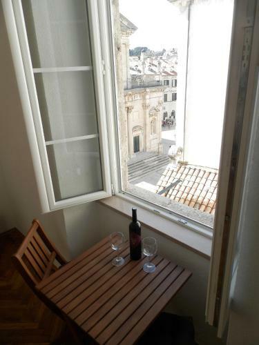 Hostal Rooms Eden Old Town