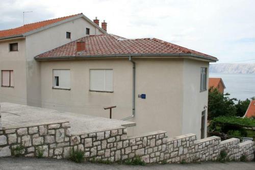 Apartments With A Parking Space Novi Vinodolski - 5525