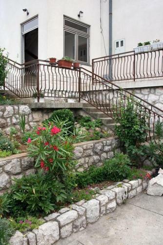 Apartments With A Parking Space Novi Vinodolski - 5525