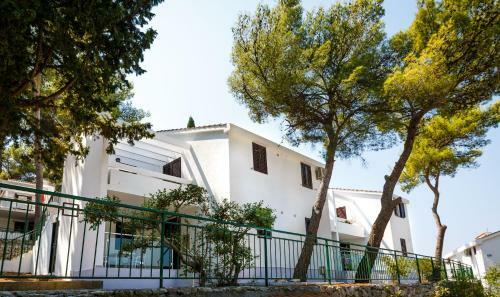 Lumbarda Resort Apartment
