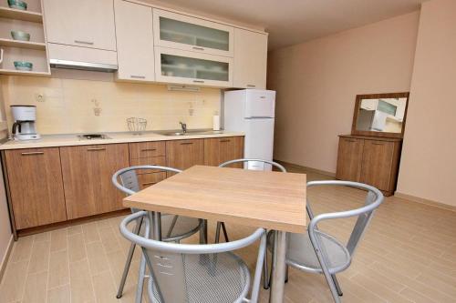 Apartment Lumbarda 9303a