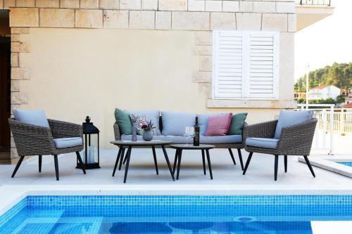 Apartment Lumbarda 9303a
