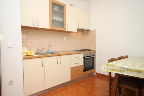 Apartments With A Parking Space Hvar - 5719