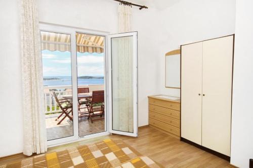 Apartments With A Parking Space Hvar - 5719