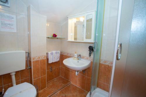 Hostal Apartments Matea
