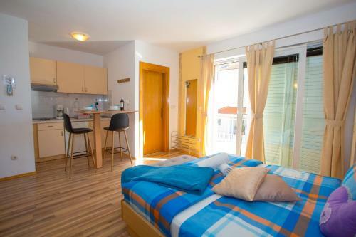 Hostal Apartments Matea