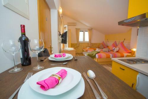 Hostal Apartments Matea