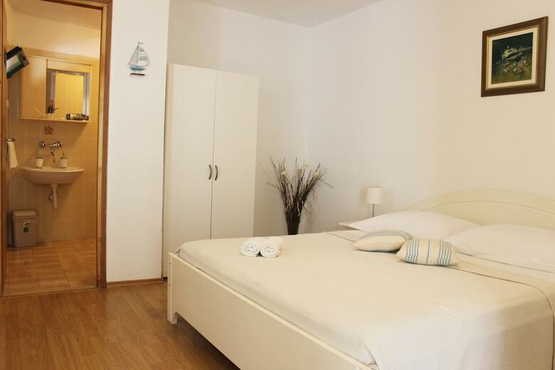 Hostal Pansion Ivan & Ivana