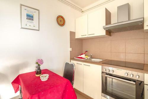 Apartment Njivice 5362c