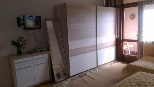 Hostal Rooms Krni?