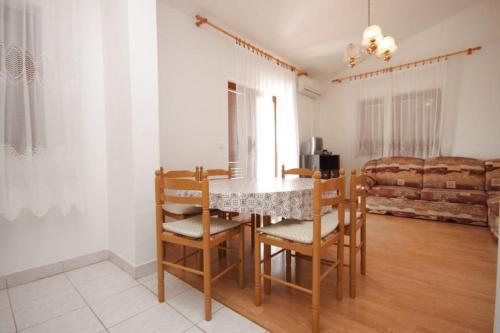 Apartments With A Parking Space Umag - 7073