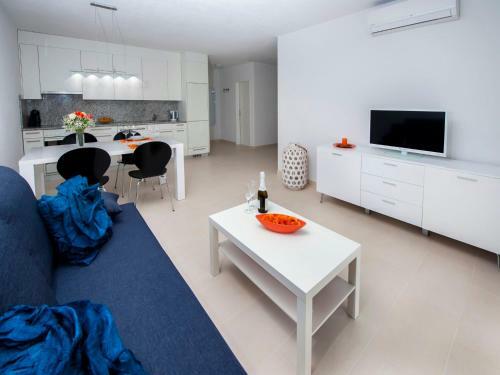 Apartments Anamar