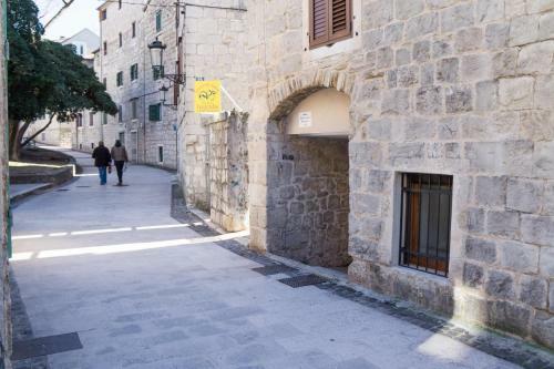 Hostal Elena Rooms