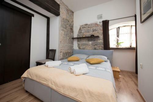 Hostal Elena Rooms