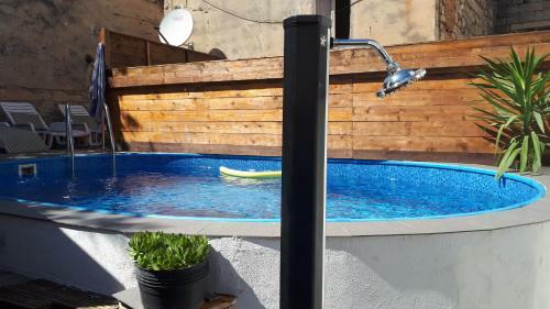 Hostal Elena Rooms