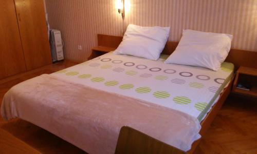 Apartments And Rooms With A Swimming Pool Novigrad - 11242