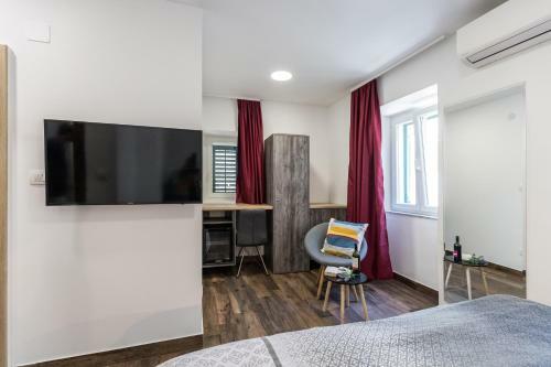 Apinelo Hostel & Apartments