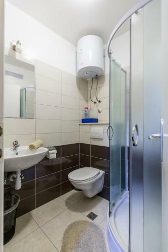 Apinelo Hostel & Apartments