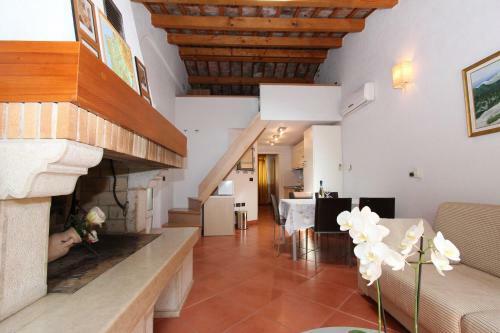 Hostal Apartments Villa Buric