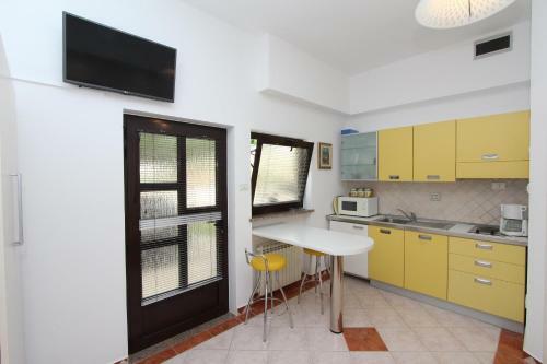 Hostal Apartments Villa Buric