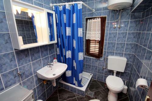 Apartments With A Parking Space Novi Vinodolski - 5600